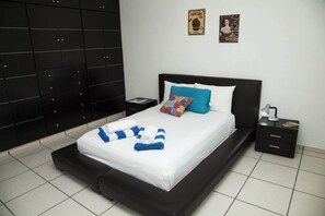 6 habitaciones, escritorio, tabla de planchar con plancha y wifi gratis 