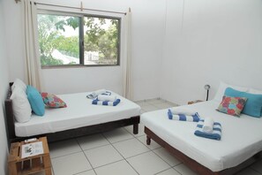 6 habitaciones, escritorio, tabla de planchar con plancha y wifi gratis 
