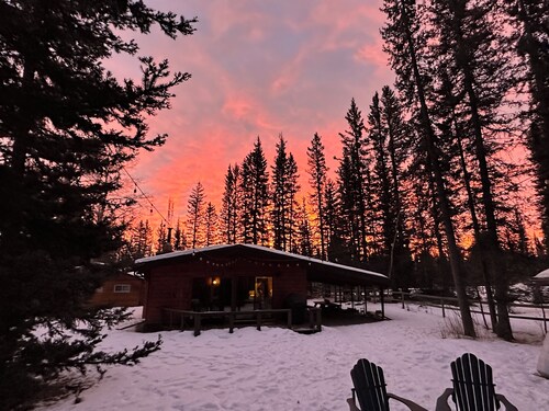 Riverside Bragg Creek Cabin in the Heart of Town