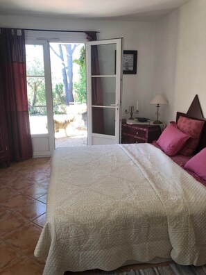 3 bedrooms, iron/ironing board, travel cot, free WiFi - The Amandari Lodge (Le Plan-De-La-Tour)