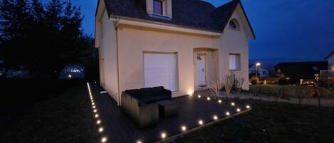 المنشأة من الخارج