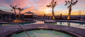 Spotless new private home in Zion Resort. Great pool. Relax, explore. Wireless. 