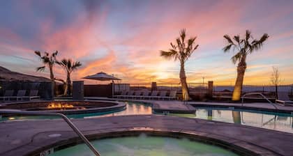 Spotless new private home in Zion Resort. Great pool. Relax, explore. Wireless.