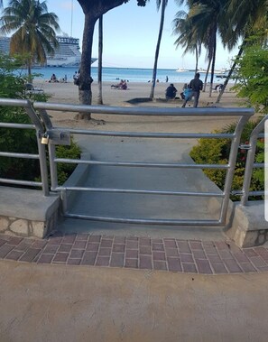 On the beach - Turtle Beach Towers, One Bedroom Apartment, Ocho Rios. (Ocho Rios)