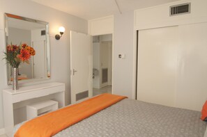 1 bedroom, WiFi, bed sheets - Turtle Beach Towers, One Bedroom Apartment, Ocho Rios. (Ocho Rios)