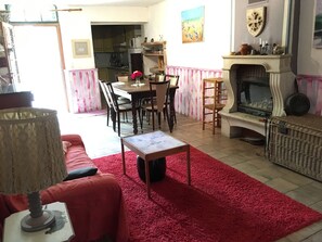 Living area - 9-person country house with small spa (Capestang)