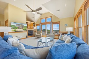 テレビ、DVD プレーヤー、書庫