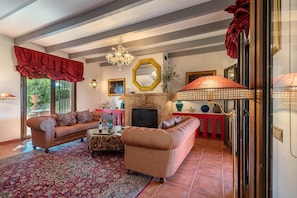 Téléviseur, foyer, chaîne audio, imprimante