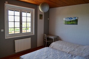 2 quartos, ferros/tábuas de passar roupa, Wi-Fi de cortesia