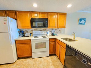 Fridge, microwave, oven, stovetop - 2BR Ocean Views / Private Balcony / Prime Location (Ocean City)