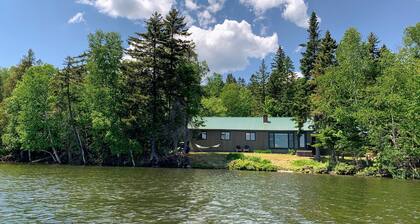 Rangeley Waterfront Retreat: 4 Bed, 2 Bath, Perfect for Families to Unwind