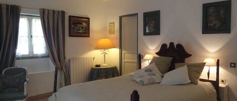 1 室のベッドルーム、セーフティボックス (室内)、旅行用ベビーベッド、WiFi (無料)