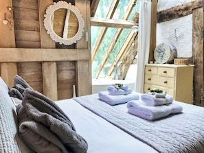 1 quarto, Wi-Fi de cortesia, roupa de cama