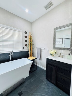 Doccia, asciugacapelli, bidet, asciugamani