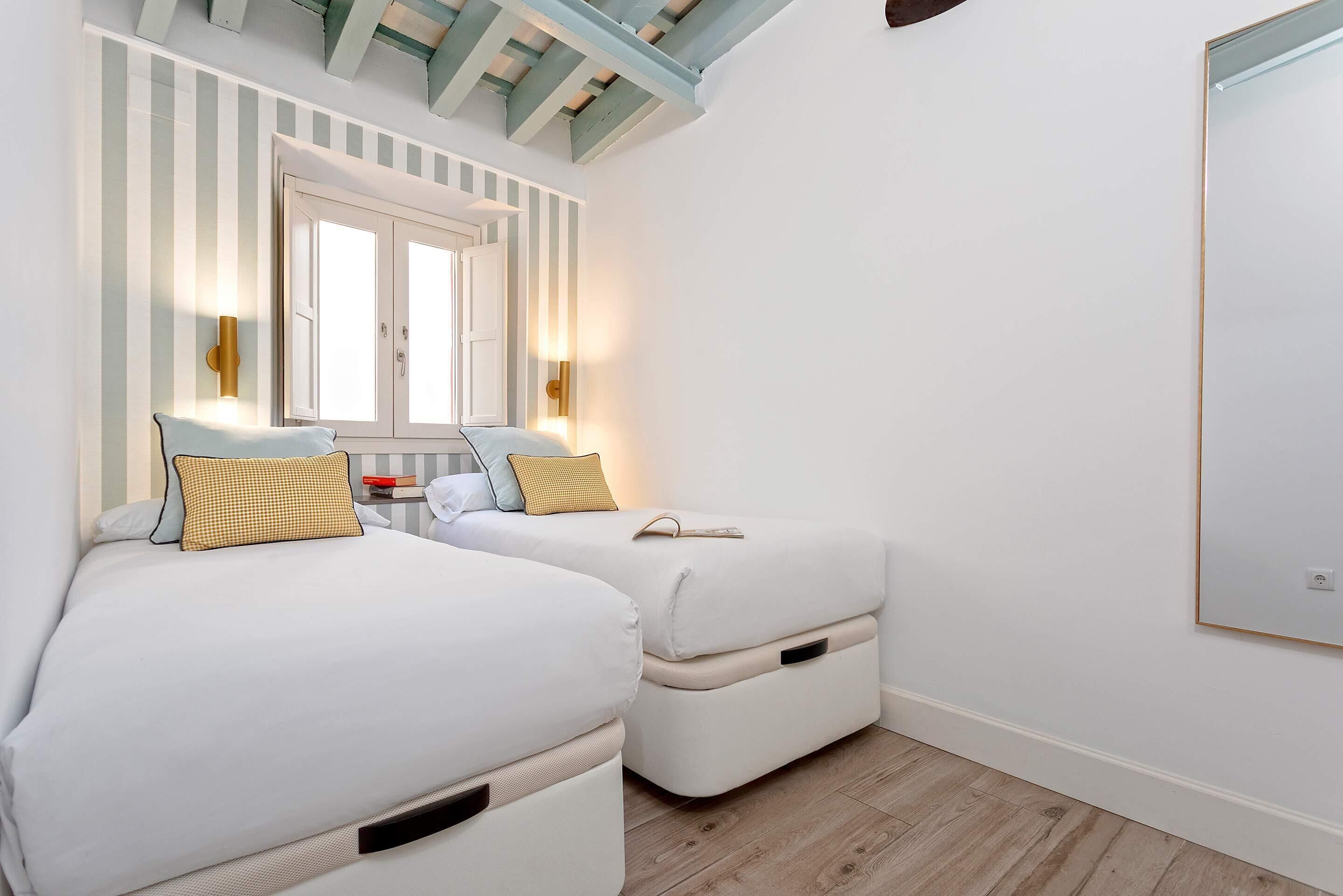 2 chambres, fer et planche à repasser, Wi-Fi, draps fournis