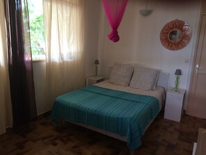 3 chambres, fer et planche à repasser, Wi-Fi, draps fournis