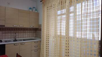 Frigorífic, microones, forn i placa de cuina