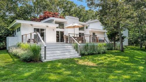 Renovated modern mid-century ranch, polished landscaping, heated saltwater...