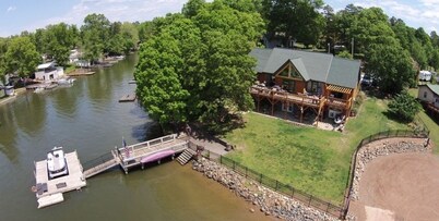 Private Lakefront Log House with Boat Dock