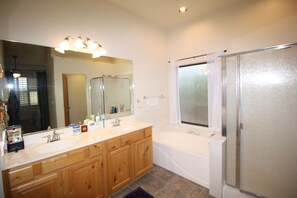 Combined shower/bathtub, hair dryer, towels, soap - Saguaro Sunset Retreat (Apache Junction)