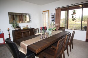 Dining - Saguaro Sunset Retreat (Apache Junction)