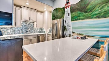 Fridge, microwave, stovetop, dishwasher