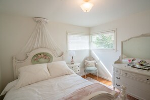 2 makuuhuonetta, silitysrauta/-lauta, Wi-Fi, vuodevaatteet