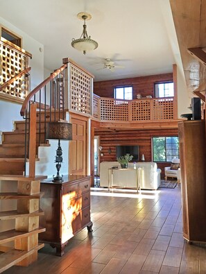 Smart-TV, Netflix, DVD-Player, Bücher