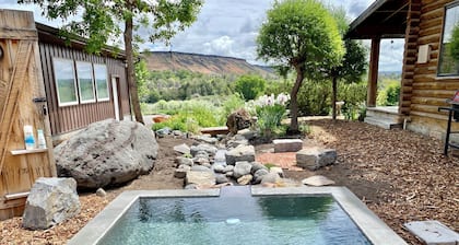 The "Croas" Nest on The River w/ Geothermal Hot Tub near Hagerman Idaho