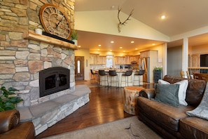 Smart TV, chimenea, Netflix y reproductor de DVD 