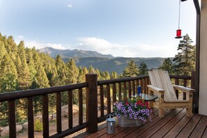 Property grounds - Mountain Retreat with sweeping Pikes Peak views. (Woodland Park)