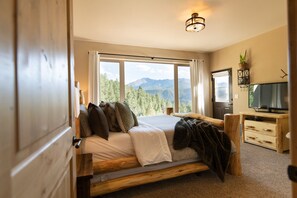5 bedrooms, iron/ironing board, travel cot, free WiFi - Mountain Retreat with sweeping Pikes Peak views. (Woodland Park)