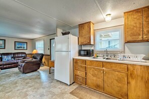 Fridge, microwave, stovetop, coffee/tea maker - Cabin w/ Fire Pit, Walk to Steinhatchee River! (Steinhatchee)