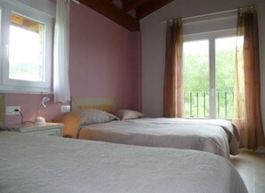 8 bedrooms, desk, travel cot, free WiFi