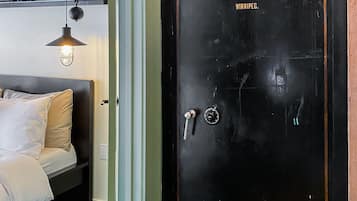 2 Schlafzimmer, Schreibtisch, Bügeleisen/Bügelbrett, Reisekinderbett