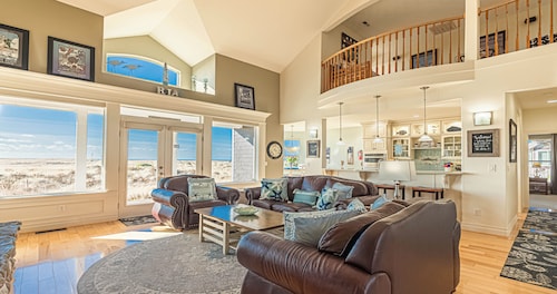 CORAL SUNSETS & SHIMMERING DEEP BLUE OCEAN VIEWS..  LASTING MEMORIES MADE HERE!!