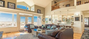 CORAL SUNSETS & SHIMMERING DEEP BLUE OCEAN VIEWS..  LASTING MEMORIES MADE HERE!!