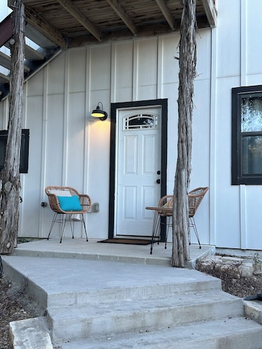 Hill Country Haven – Clean & Cozy 2BR Retreat- Newly Reopened!