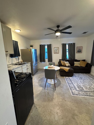 Hill Country Haven – Clean & Cozy 2BR Retreat- Newly Reopened!