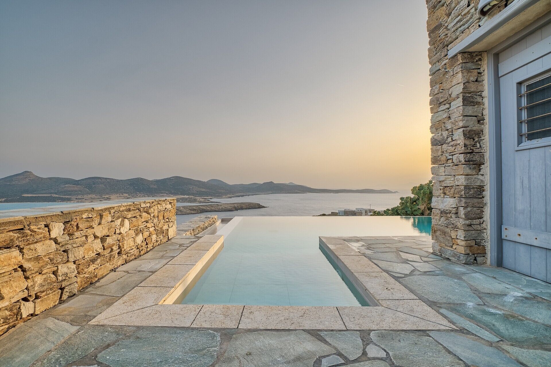 Outdoor pool, an infinity pool