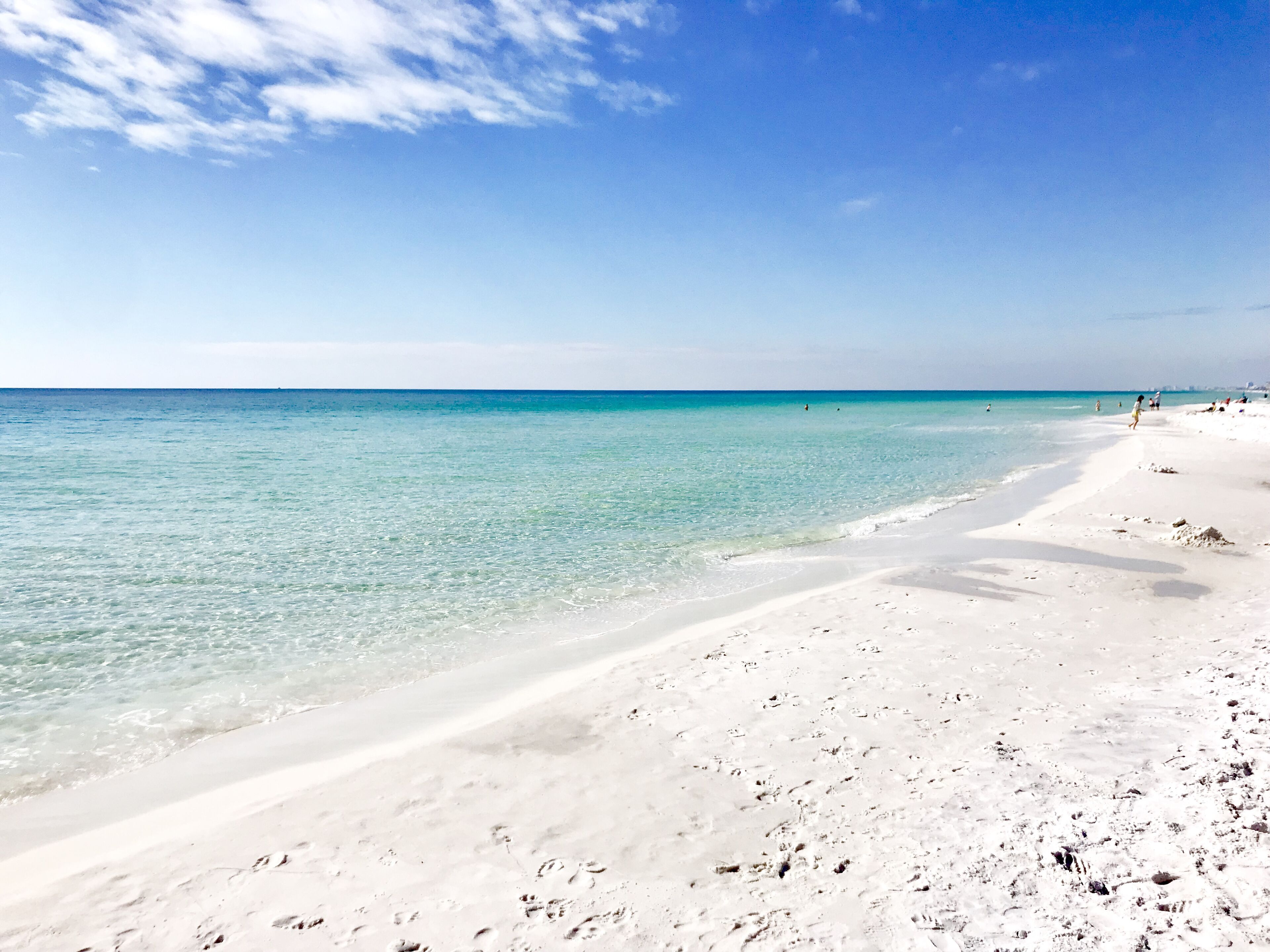 Beach nearby, sun-loungers, beach towels