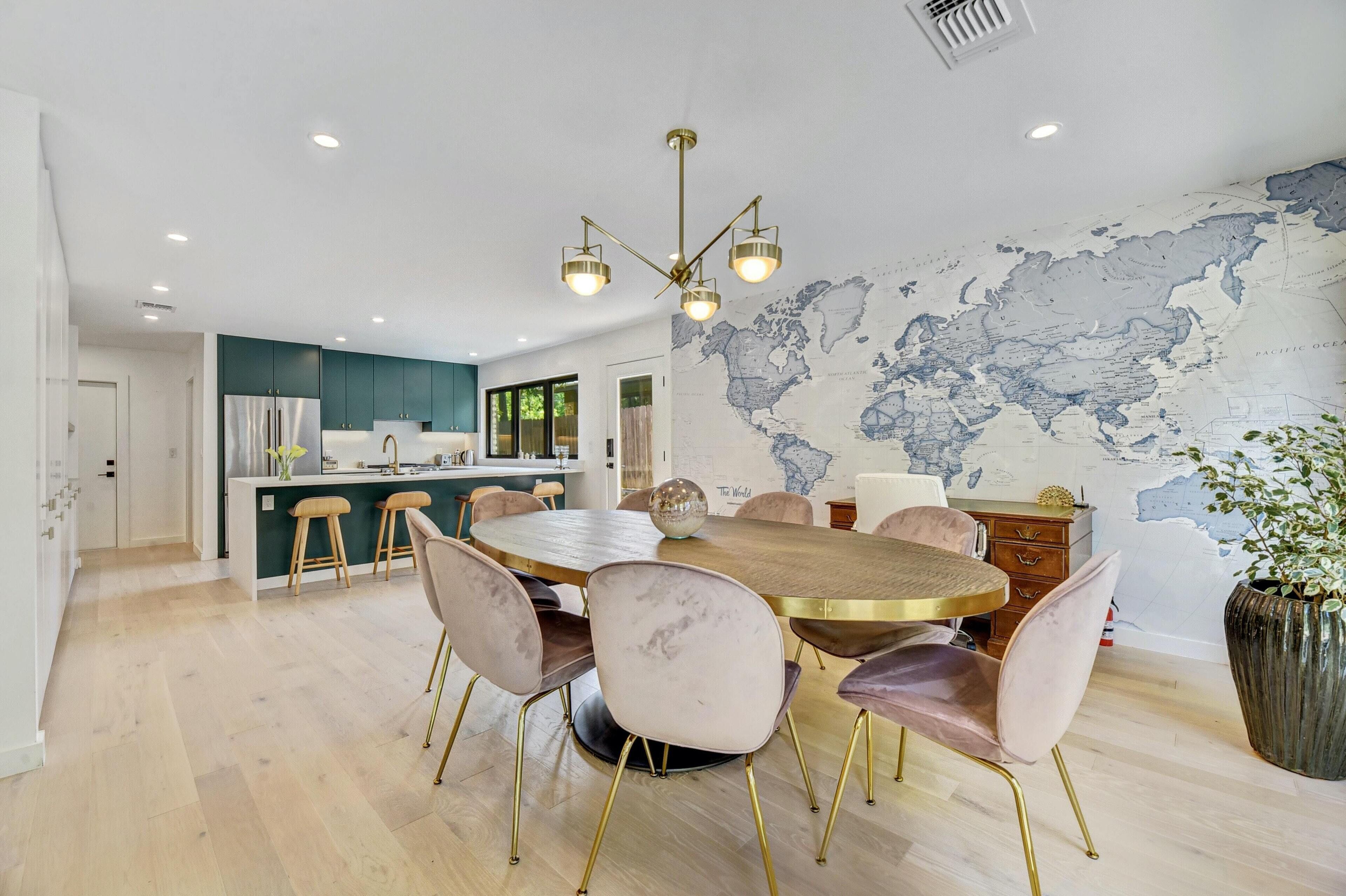 Luxury MCM Retreat!  Walk to Zilker Park,Barton Springs,Trails,Bars/Restaurants.