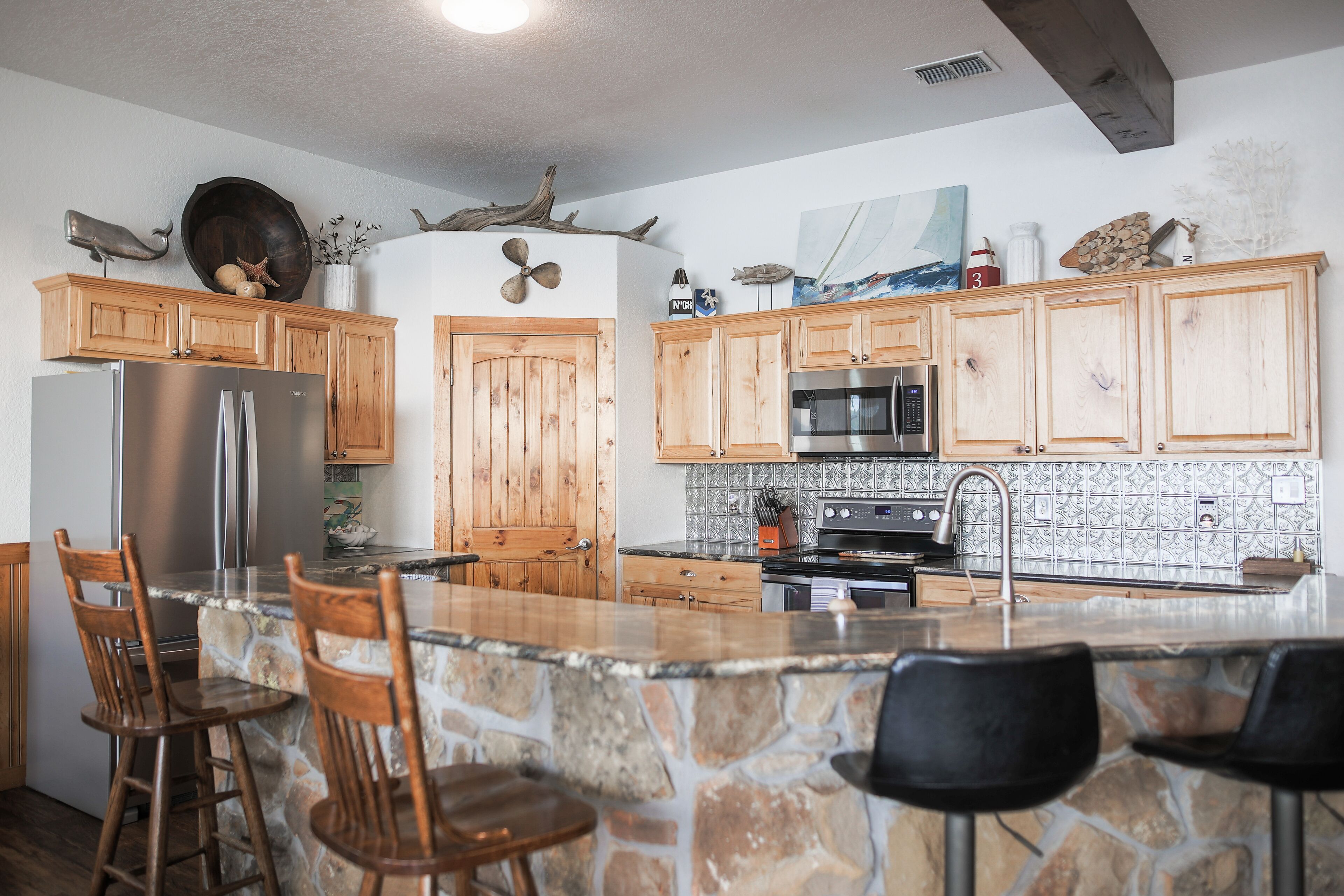 Frigorifero, microonde, forno, piano cottura