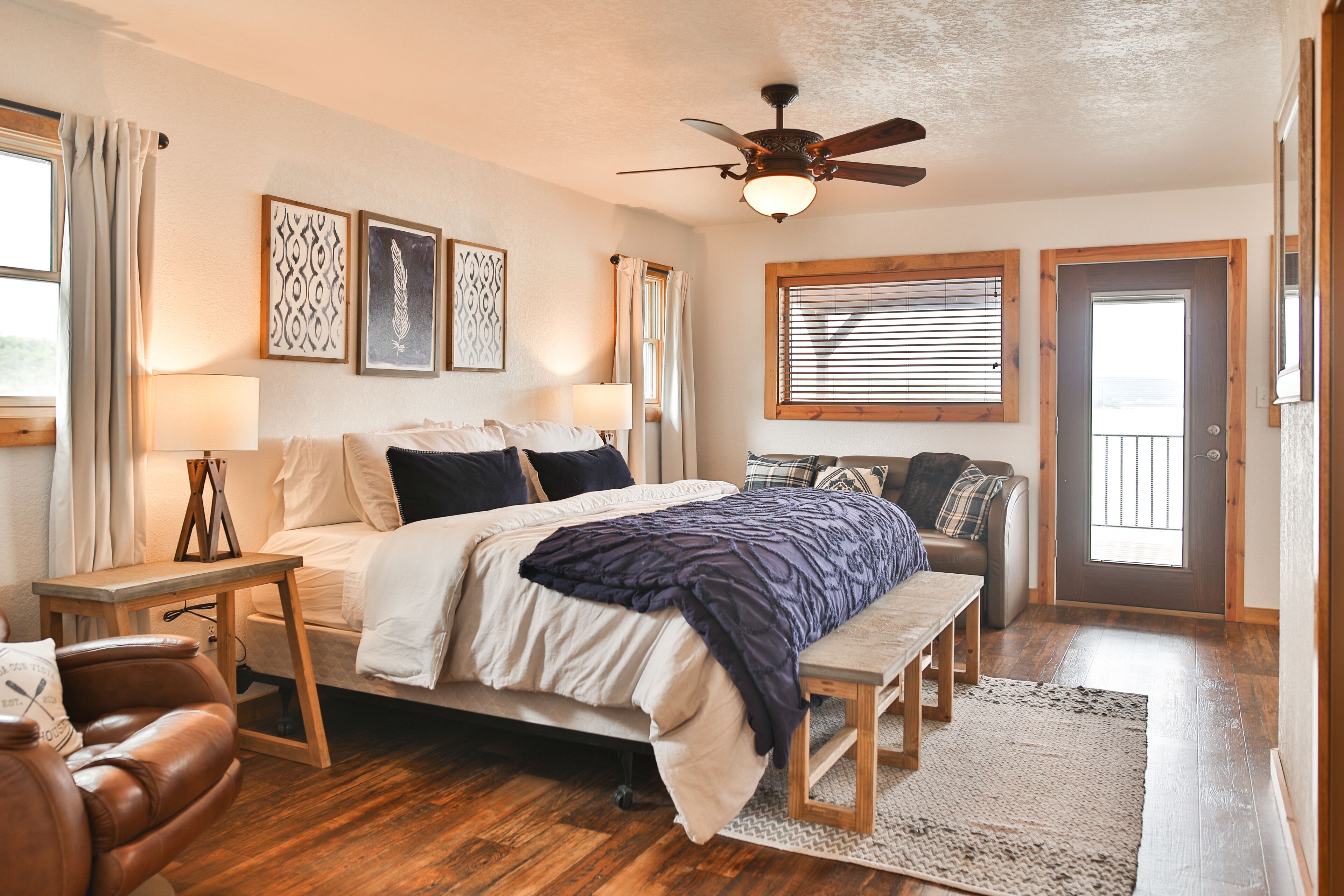 4 soveværelser, skrivebord, strygejern/strygebræt, weekendseng