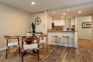 Dining - Kaanapali golf resort 1500ft condo w/AC (Lahaina)