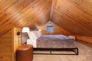 2 bedrooms, iron/ironing board, free WiFi, bed sheets - Unique condo w/treehouse features, fireplace and fantastic location - Stillwater Skyhouse Escape (Big Sky)