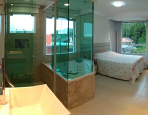 Chuveiro, banheira de hidromassagem