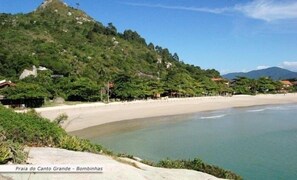 Beach - High level apartment, air cond. in every room and sea view (Bombinhas)