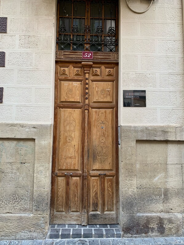 Exterior detail - Rioja Breton Coqueto (Logroño)