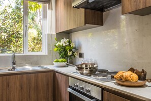 Microwave, dishwasher, cookware/dishes/utensils, dining tables